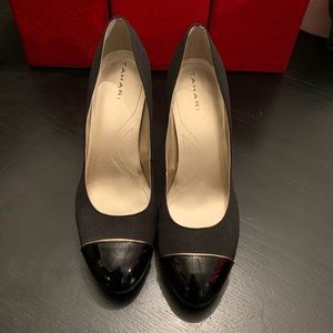 Tahari Women’s Platform Black Heels w  gold  8.5